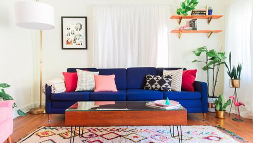 Як вписати яскравий диван в інтер'єр: поради, які зроблять кімнату стильною