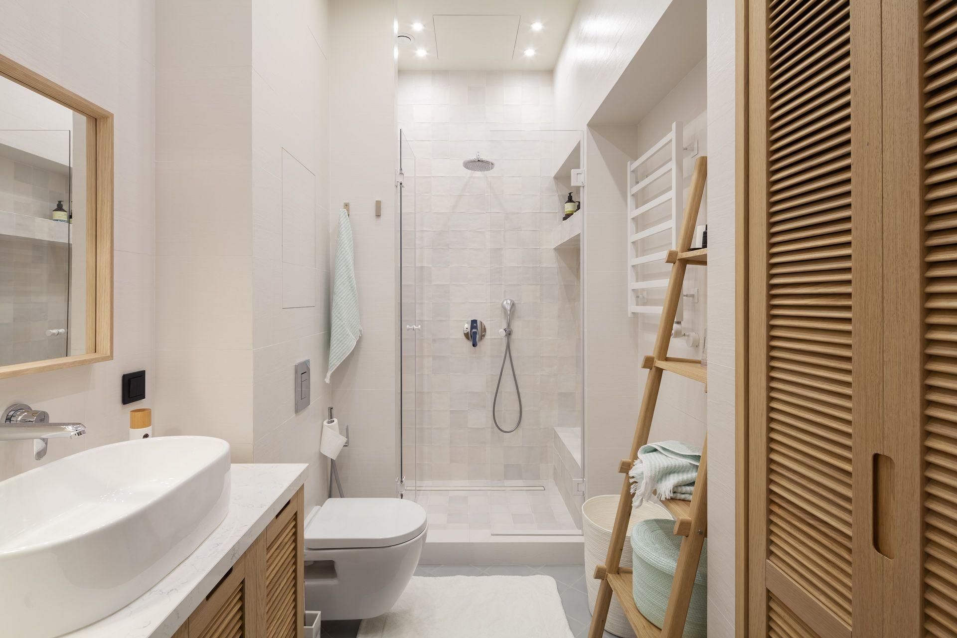 Інтер'єр ванної кімнати: чим замінити шафу над умивальником