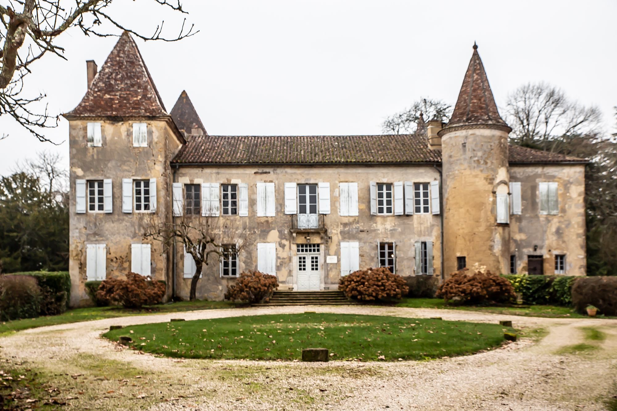 Во Франции продают замок д'Артаньяна: невероятные фото и видео