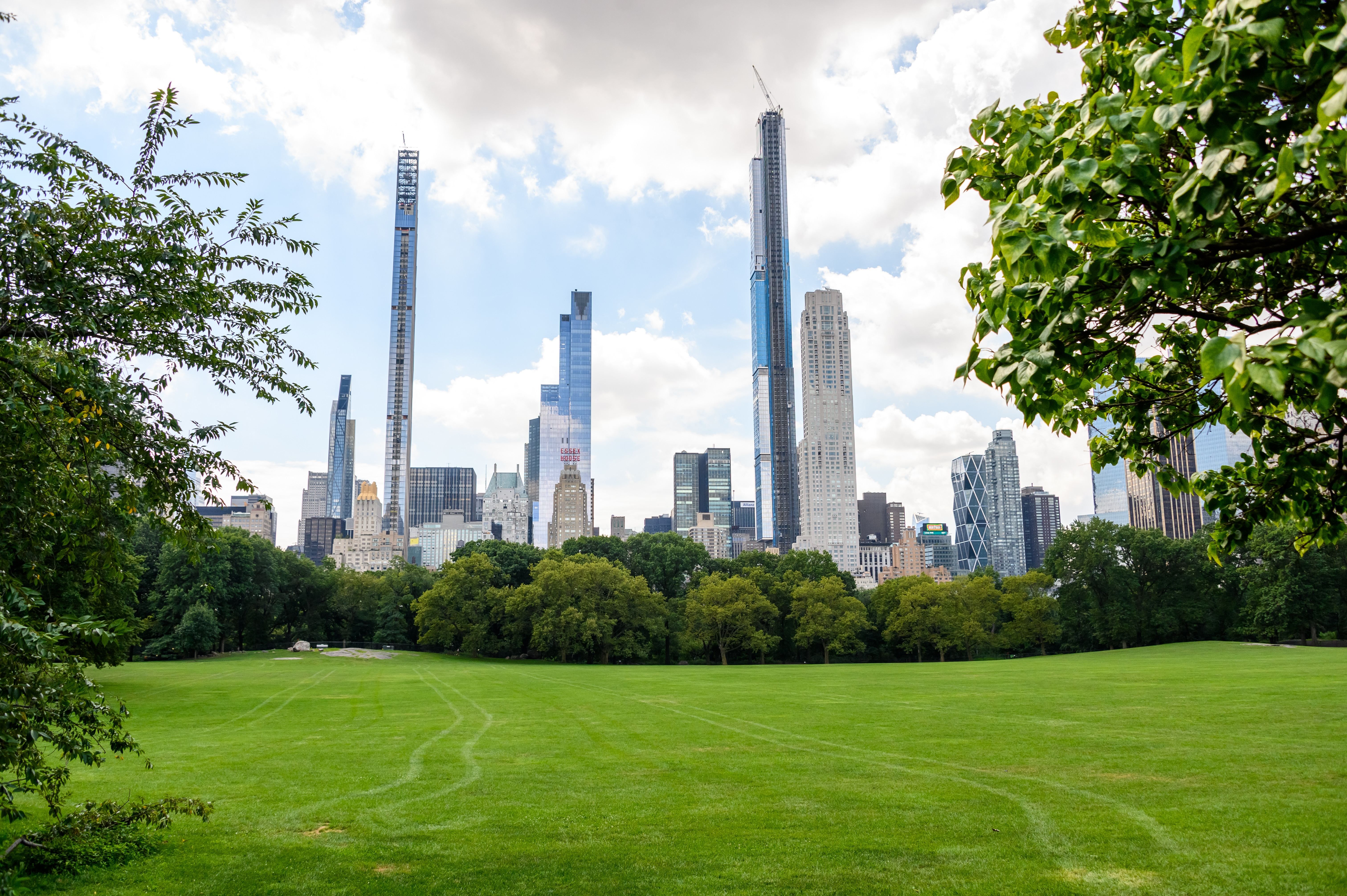 У Нью-Йорку 15 років будували найвищий хмарочос за 3 мільярди доларів: як він виглядає