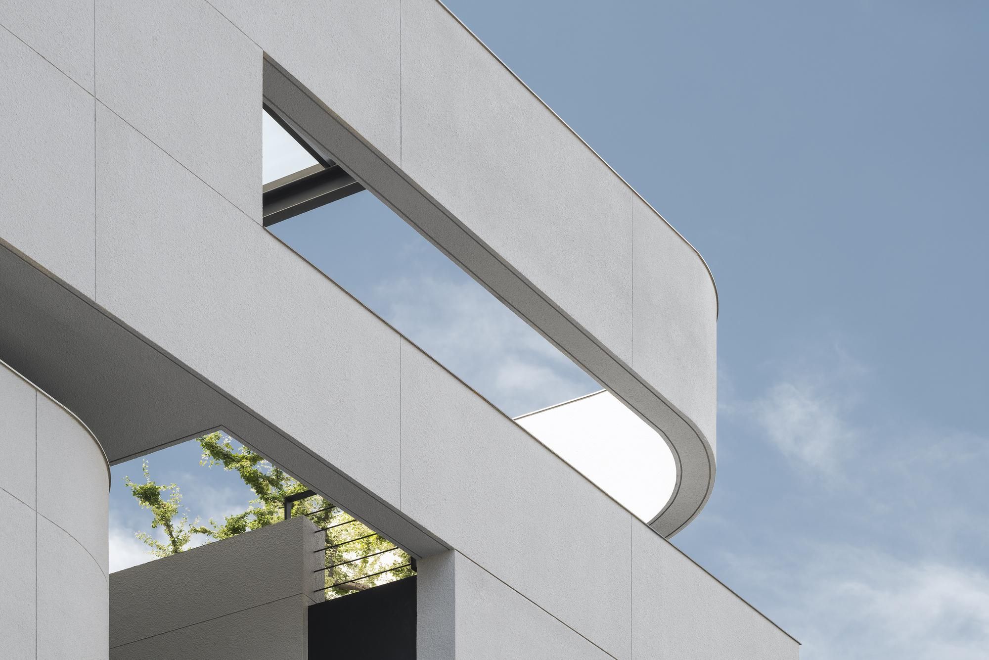 Жилой дом с окнами вовнутрь: как выглядит необычный объект в Бангкоке Жилой дом с окнами вовнутрь: как выглядит необычный объект в Бангкоке