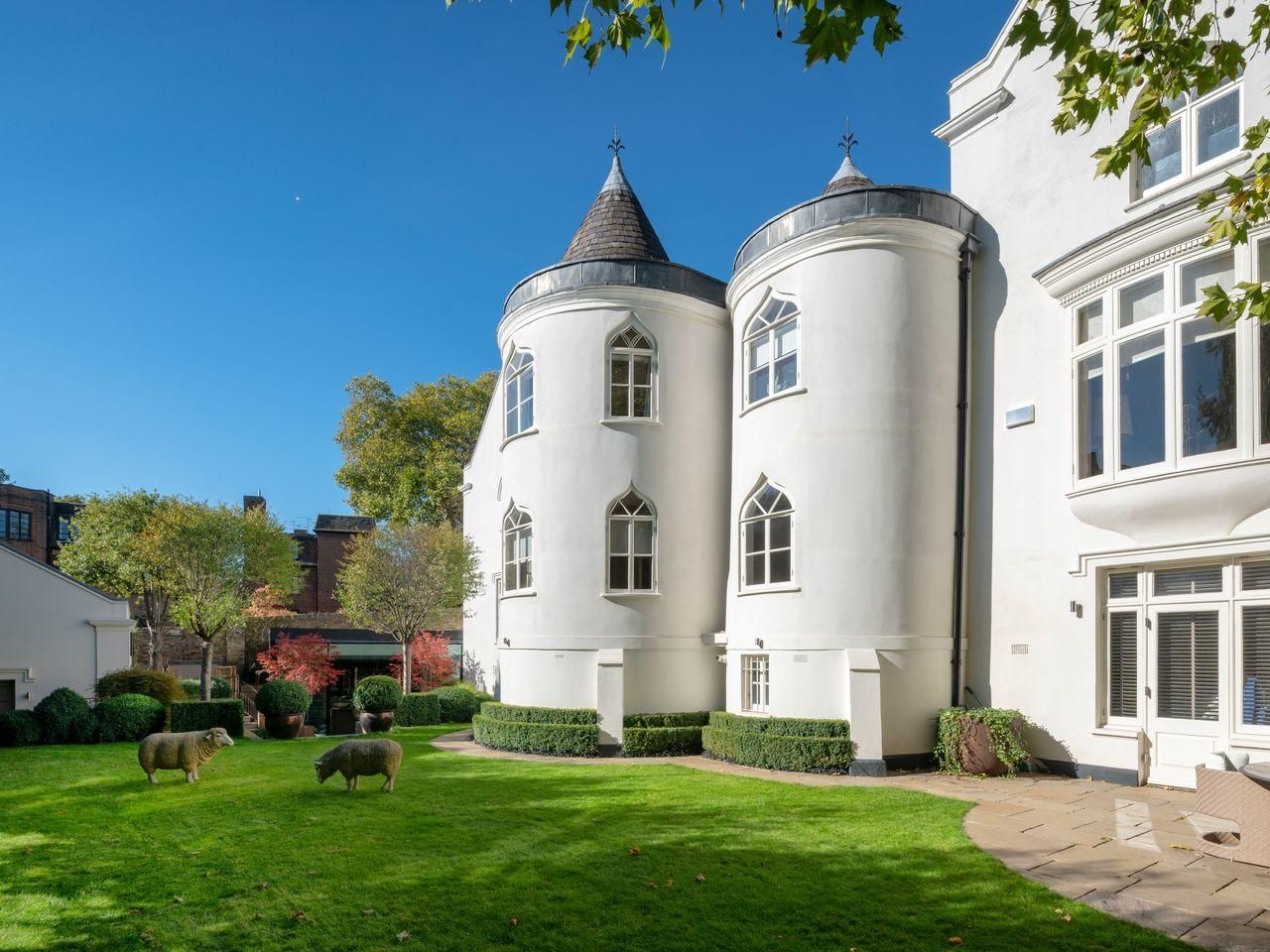 В Лондоне продают готический дом за 24 миллиона долларов: как выглядит модернизированный замок - Недвижимость В Лондоне продают готический дом за 24 миллиона долларов: как выглядит модернизированный замок - Недвижимость