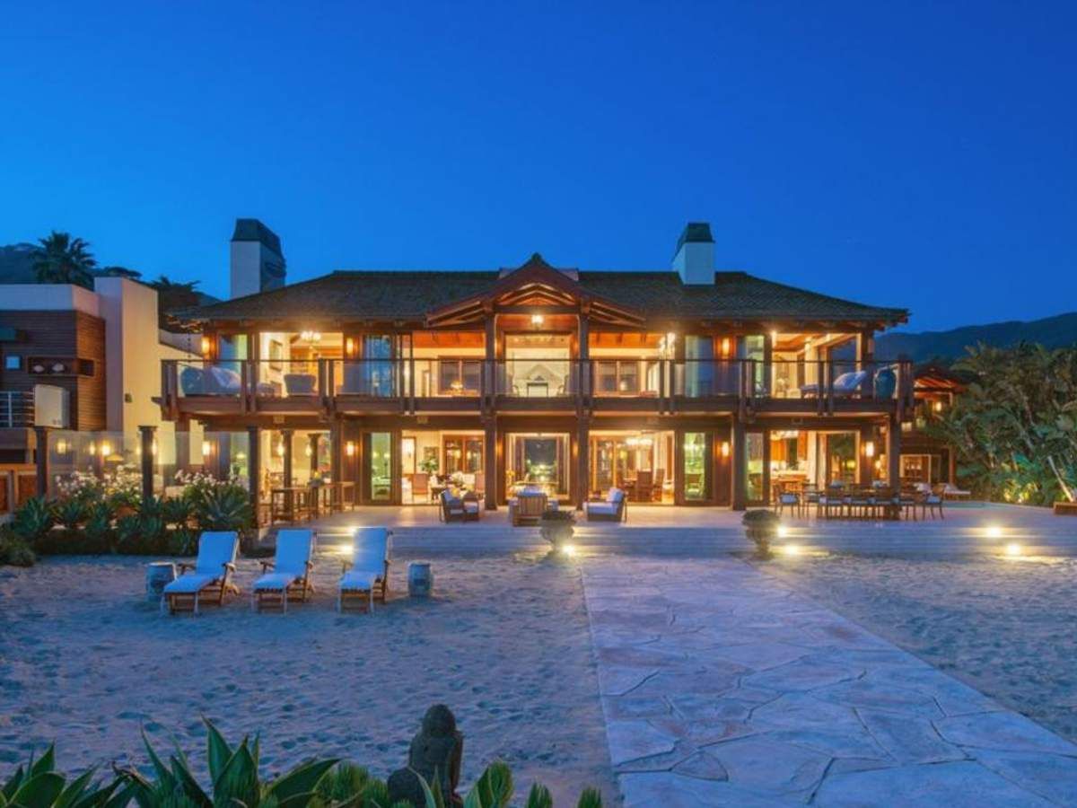 Ни одного клиента за год: особняк "агента 007" за 100 миллионов долларов убрали с рынка - Недвижимость Ни одного клиента за год: особняк "агента 007" за 100 миллионов долларов убрали с рынка - Недвижимость