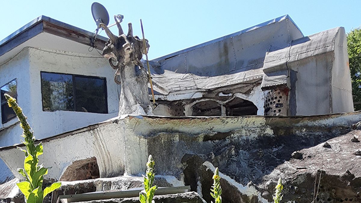 Американець збудував будинок зі сміття, витративши на це 40 років - Нерухомість Американець збудував будинок зі сміття, витративши на це 40 років - Нерухомість