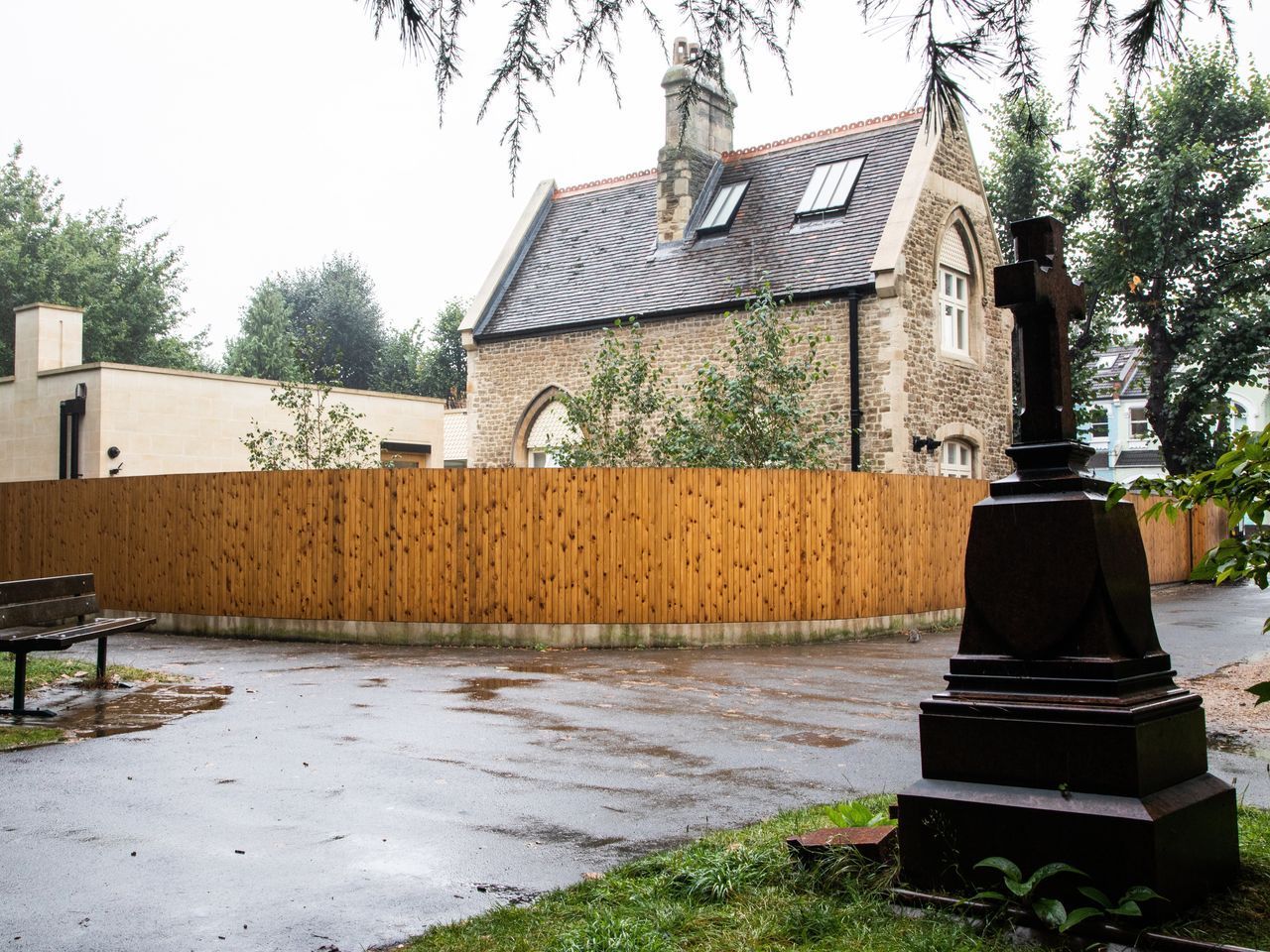 Мешканець Лондона перетворив будиночок доглядача кладовища на стильне помешкання - Нерухомість
