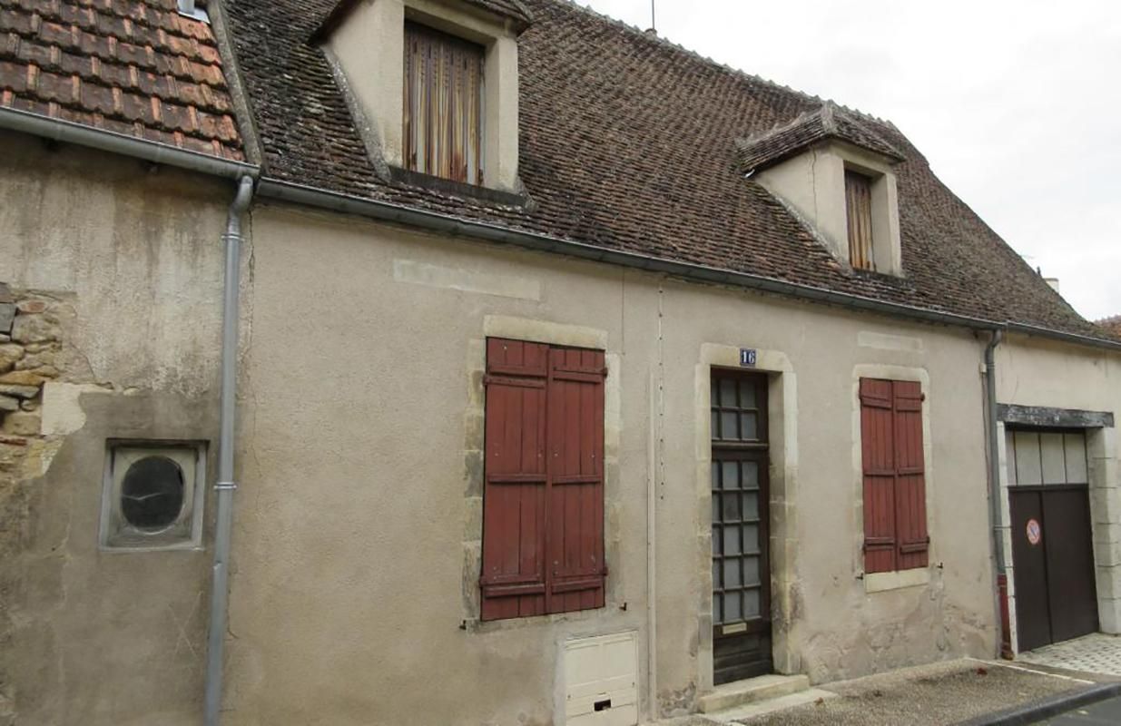 Во французском городке продают дом за 1 евро: какие условия - Недвижимость