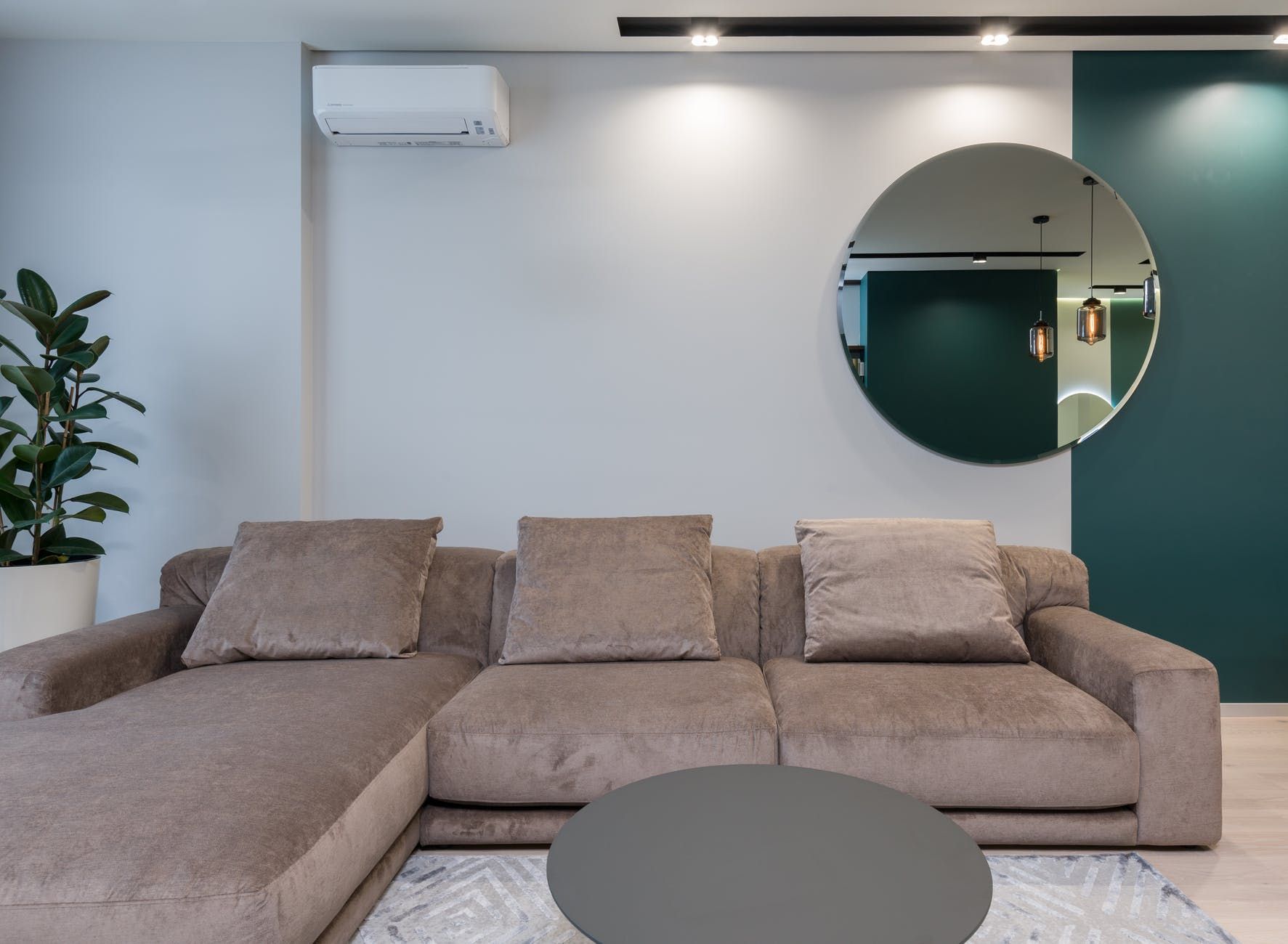 Какие диваны вышли из моды: 5 безнадежно устаревших моделей - Недвижимость Какие диваны вышли из моды: 5 безнадежно устаревших моделей - Недвижимость