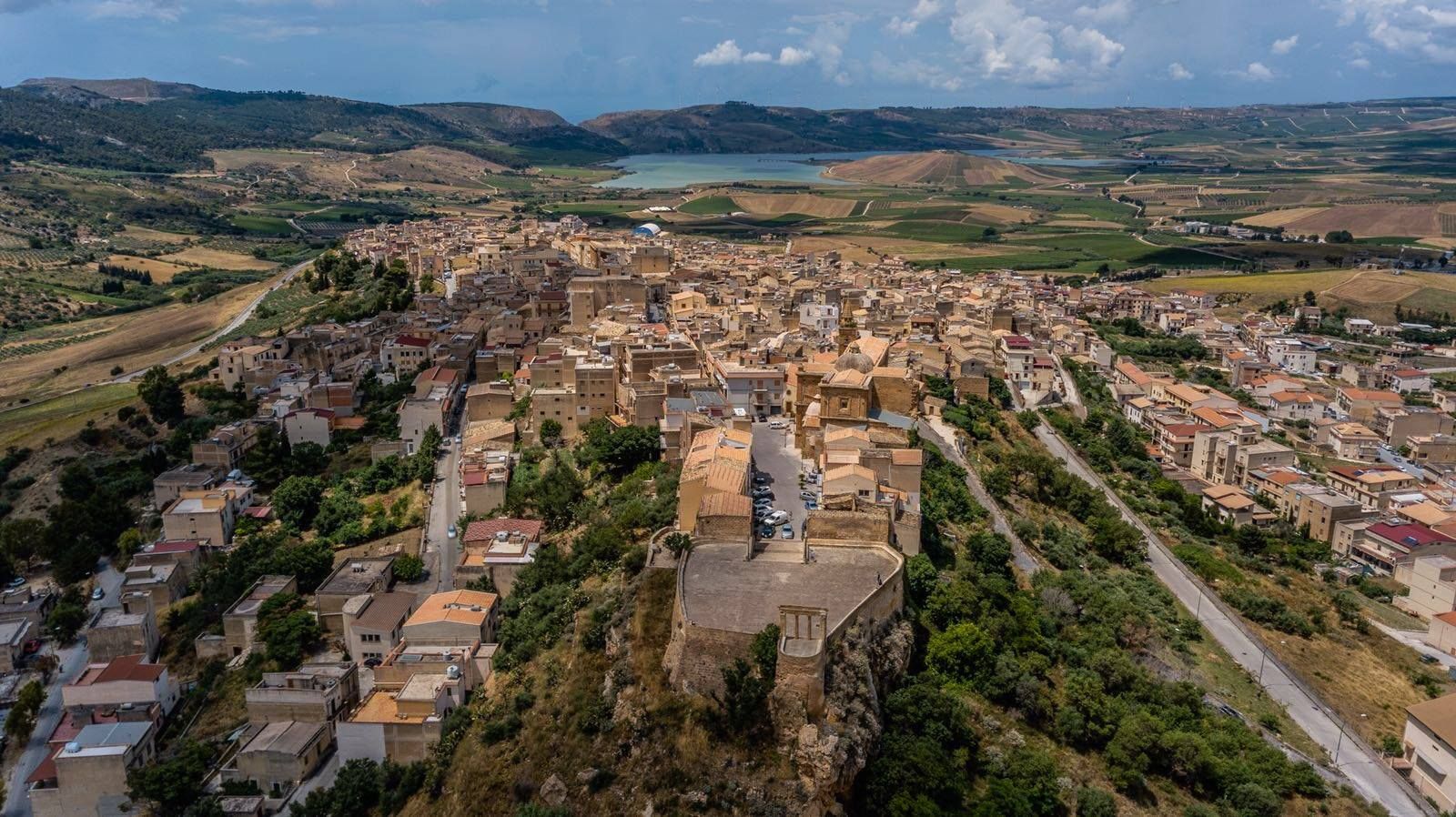 Муниципалитет Самбука-ди-Сицилия продает дома за 2 евро - Недвижимость