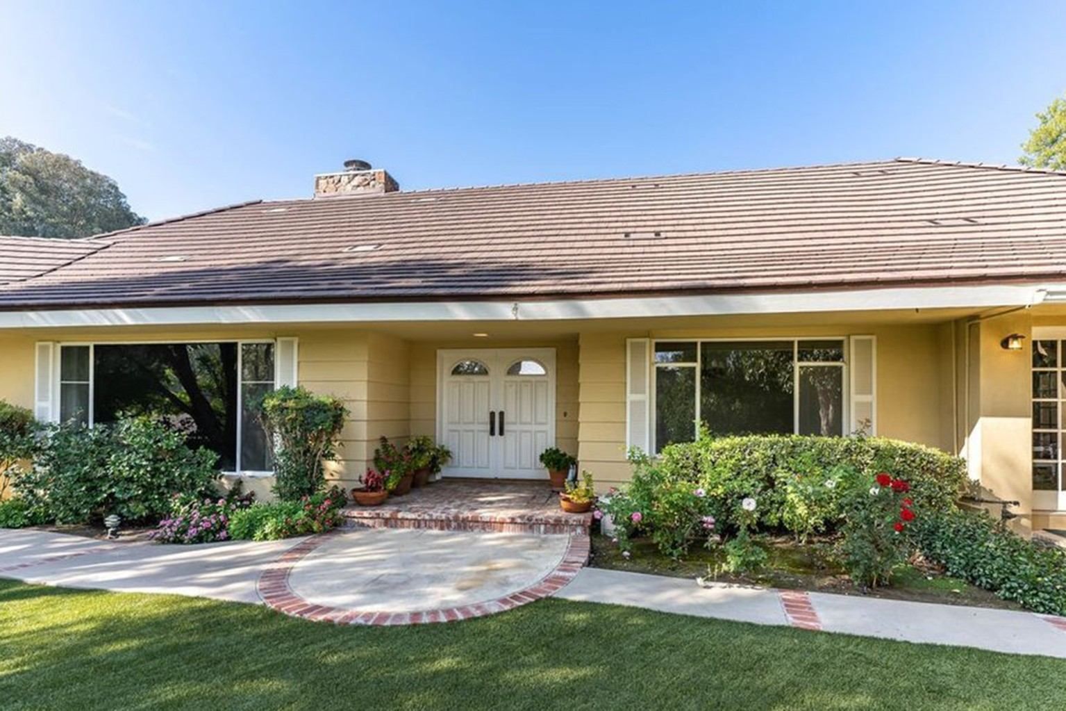 Канье Вест приобрел недвижимость напротив дома Ким Кардашьян - Недвижимость Канье Вест приобрел недвижимость напротив дома Ким Кардашьян - Недвижимость