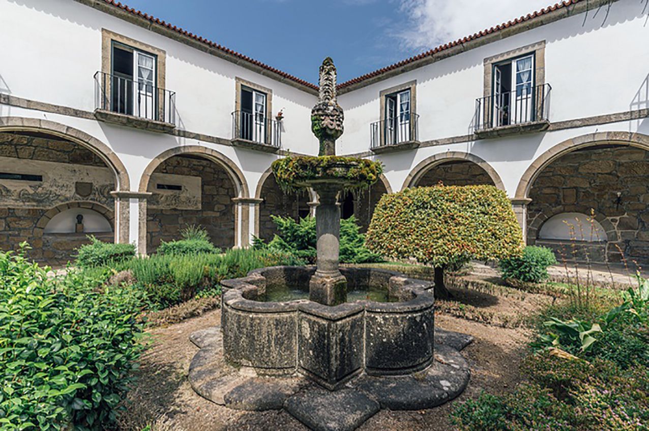 У Португалії продають старовинний монастир: ціна та особливості - Нерухомість