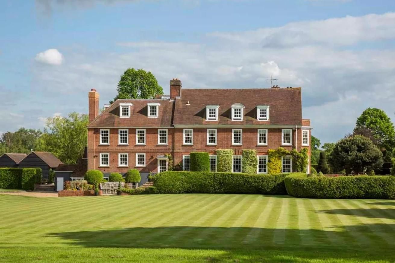 Нерухомість з історією: в Англії продається колишній маєток Генріха VIII - Нерухомість