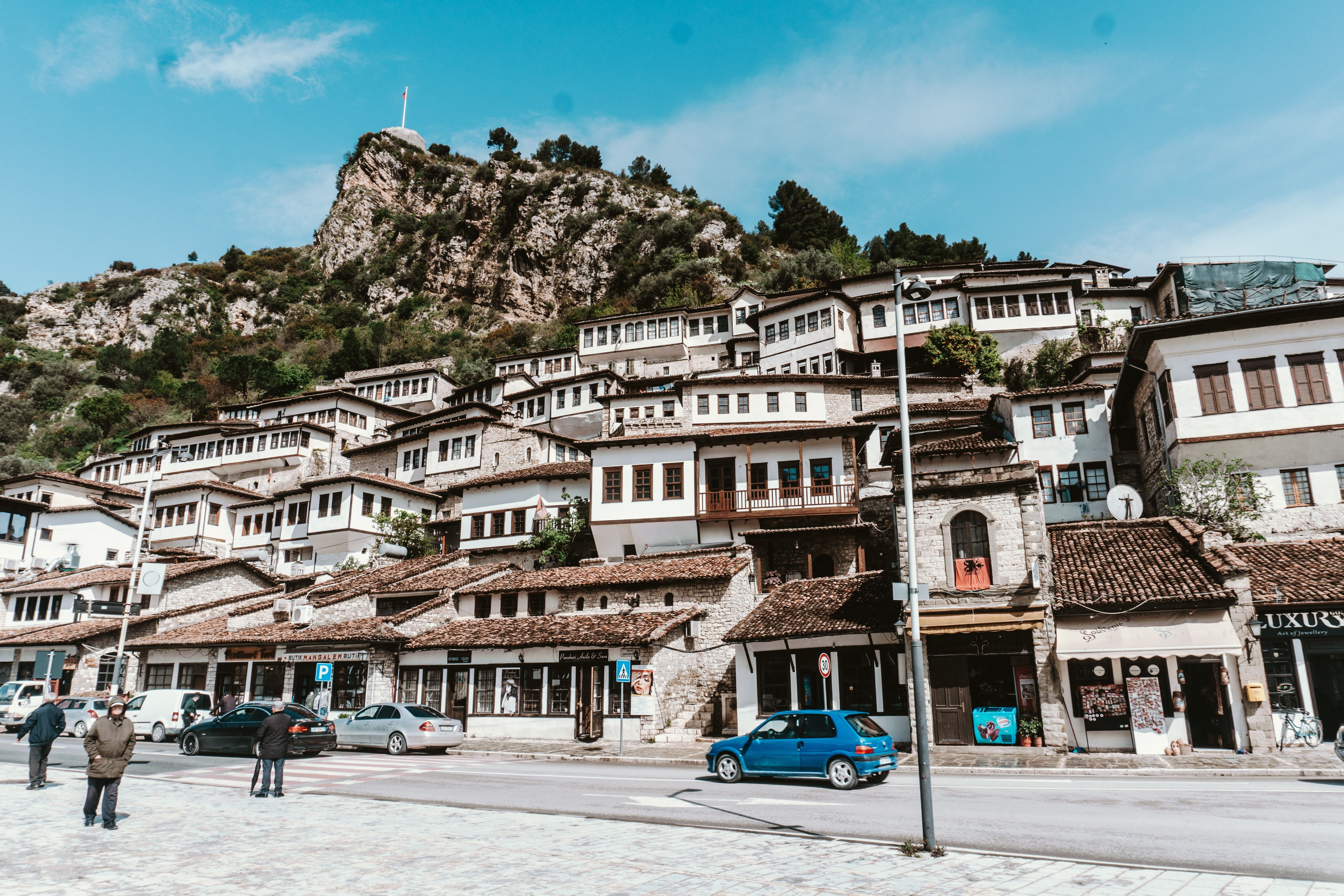 Албания названа балканской страной с самым дешевым жильем