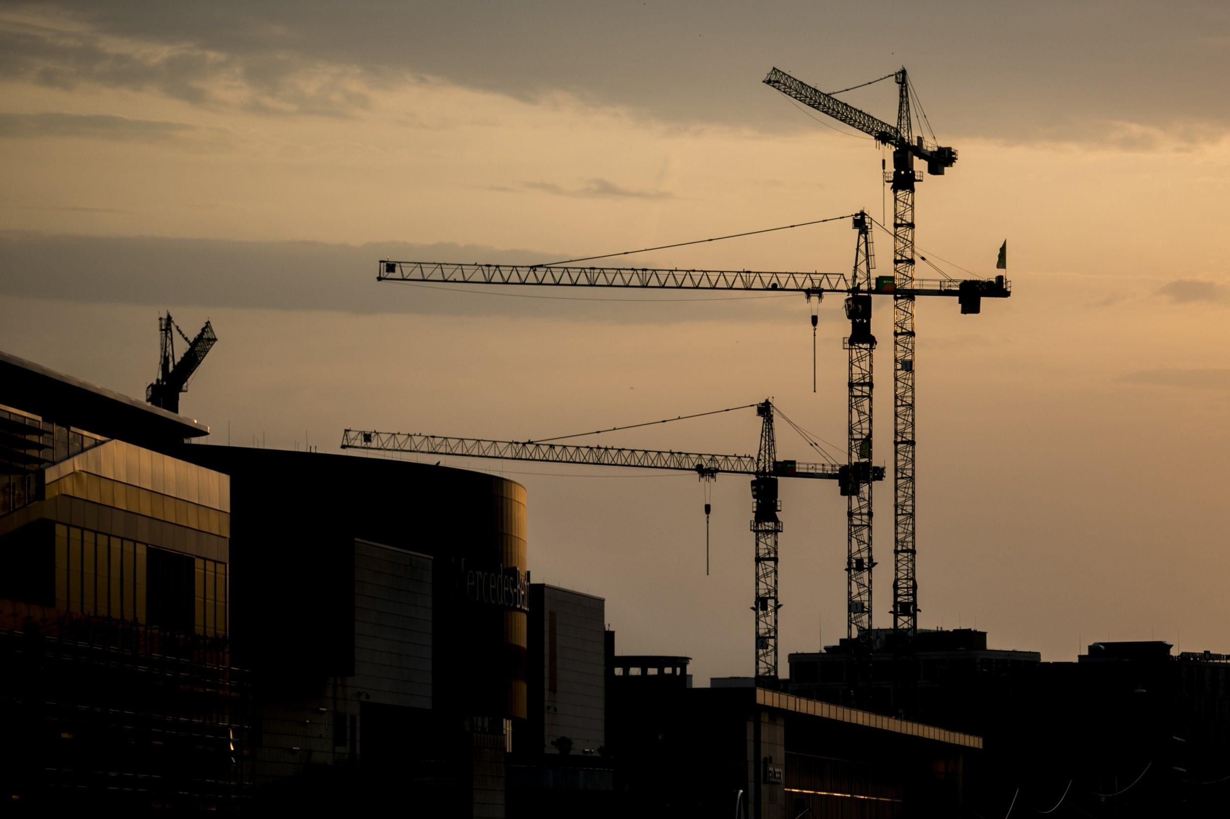 У Києві під час повітряної тривоги припинятимуть роботи на будмайданчиках - Нерухомість У Києві під час повітряної тривоги припинятимуть роботи на будмайданчиках - Нерухомість