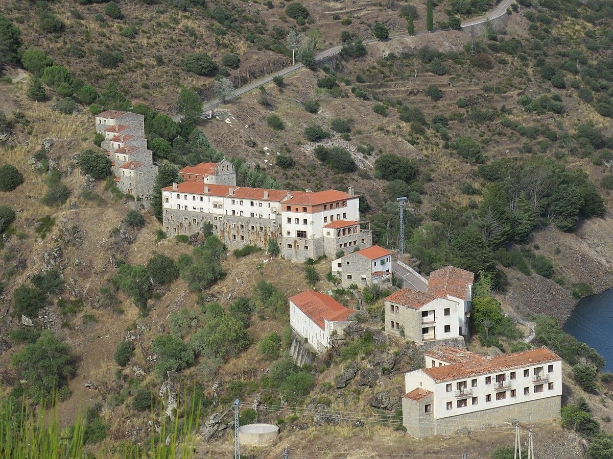 В Испании продают заброшенный городок в горах