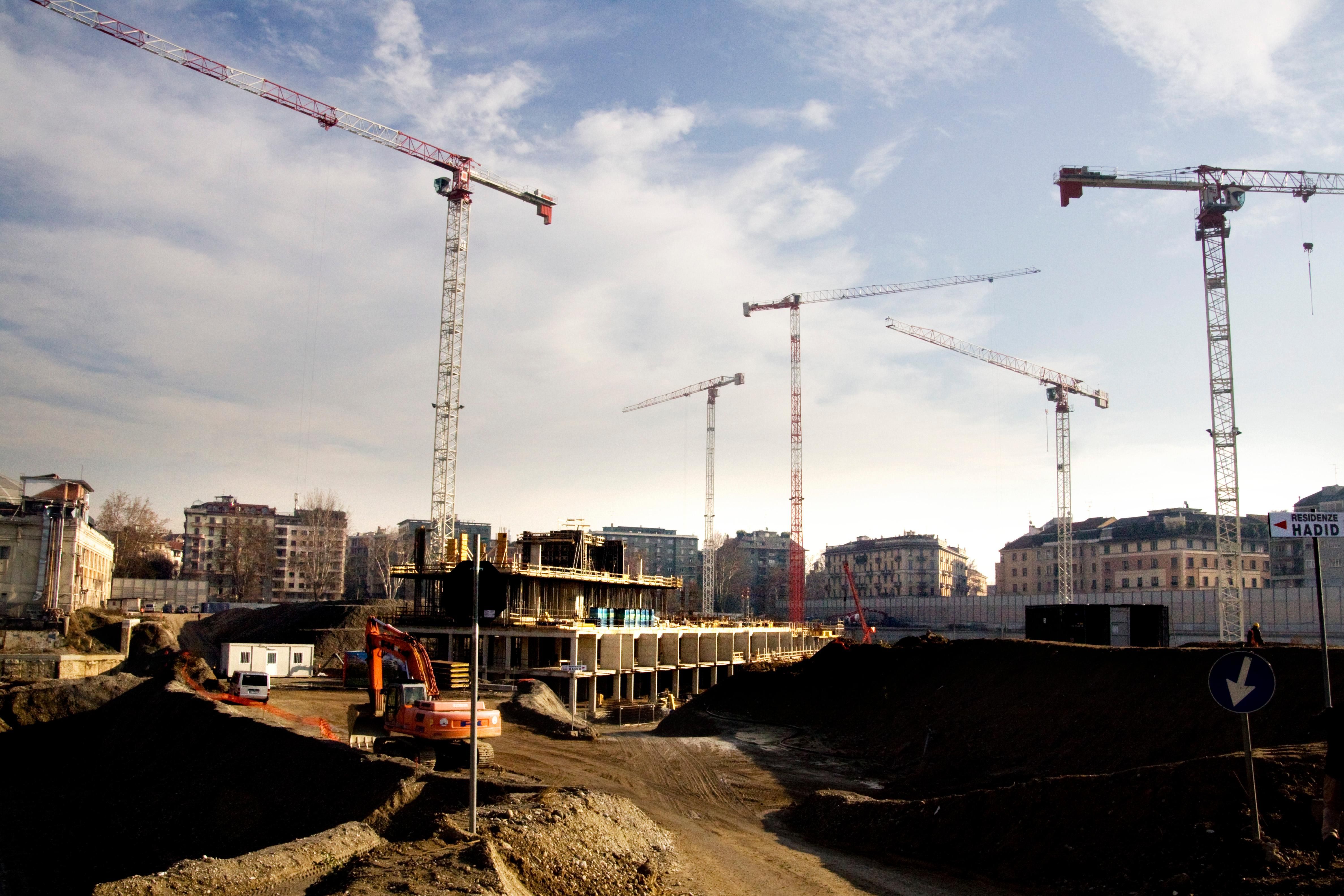 Будівництво нового житла в Україні скоротилось вдвічі