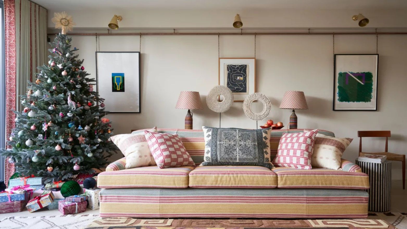 Як прикрасити новорічну ялинку: 10 трендових образів цього сезону - Нерухомість Як прикрасити новорічну ялинку: 10 трендових образів цього сезону - Нерухомість