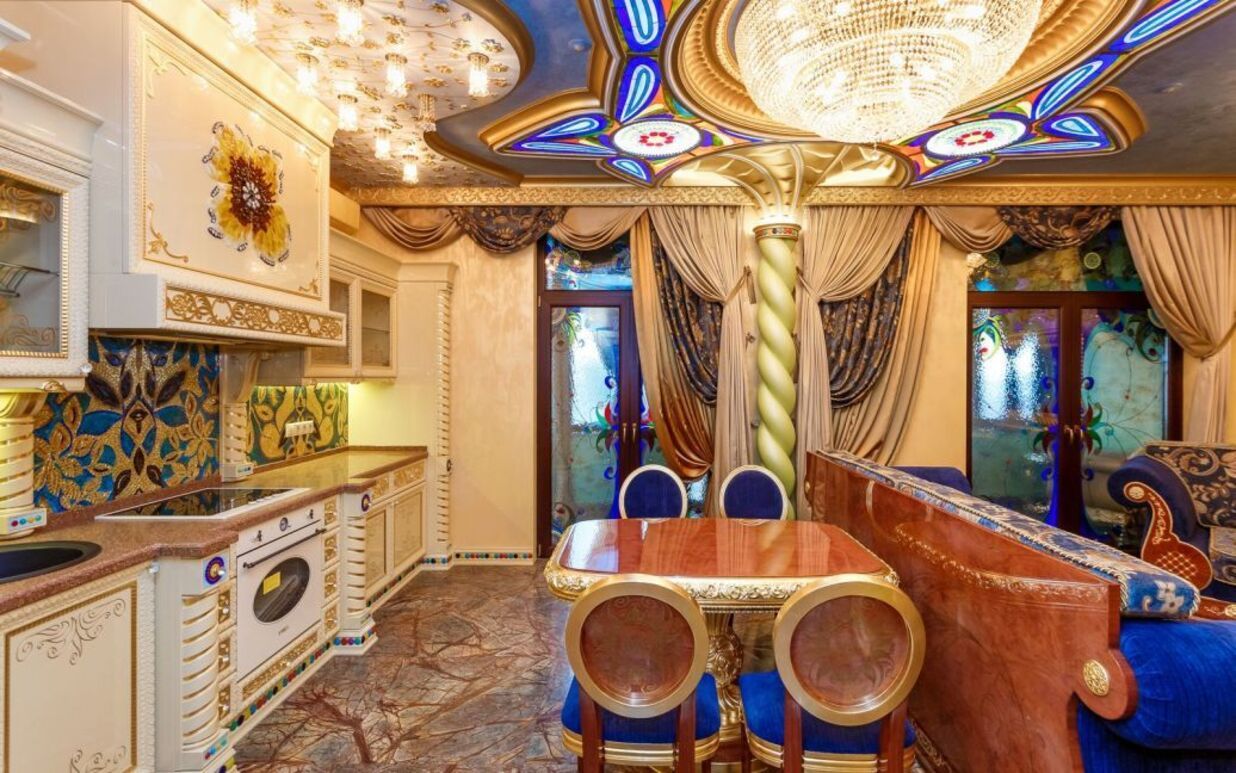 У Києві терміново продають квартиру у "стилі Пшонки" У Києві терміново продають квартиру у "стилі Пшонки"