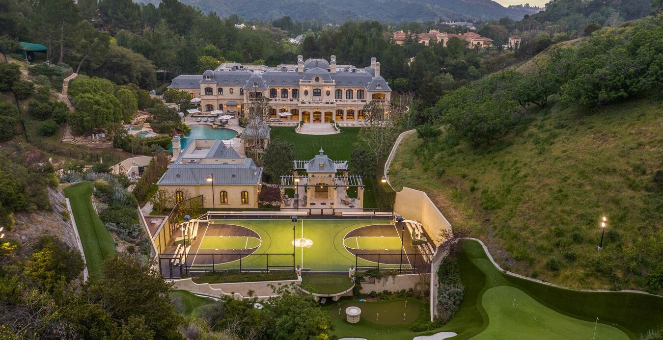 Марк Волберг продав свій казковий маєток  Марк Волберг продав свій казковий маєток