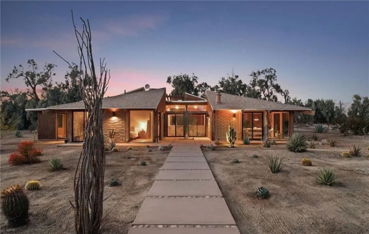 Будинок у пустелі Будинок у пустелі