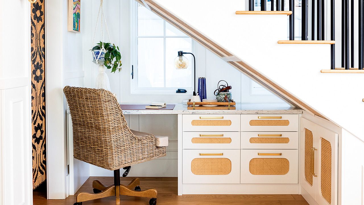 Офіс під сходами Офіс під сходами