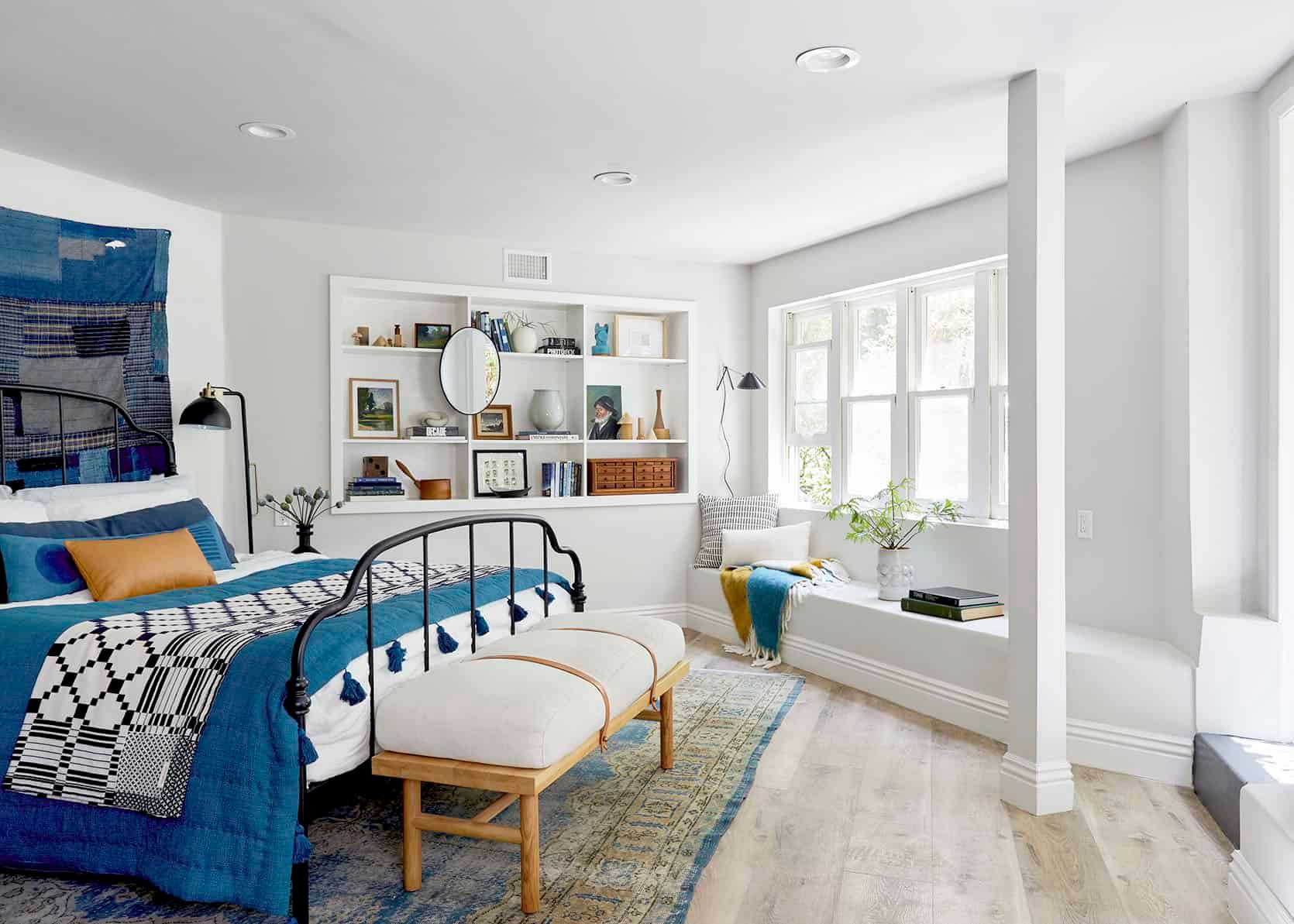 Спальня в підвальному приміщенні Спальня в підвальному приміщенні