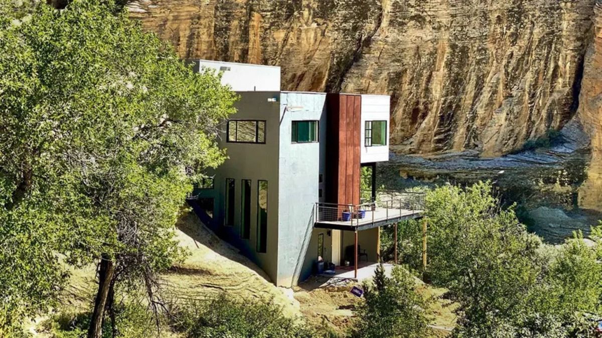 Дом на склоне горы Дом на склоне горы