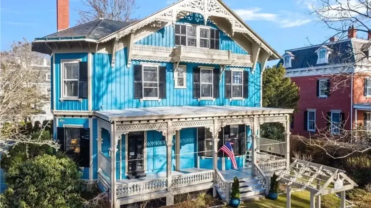 Дом с голубым фасадом Дом с голубым фасадом