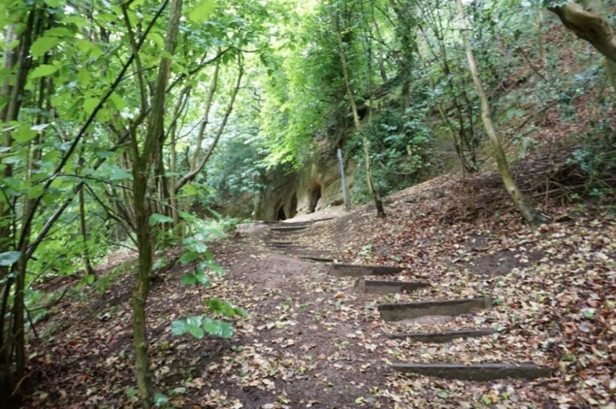 Пещера отшельника - в Британии продают памятку, которой 900 лет - Недвижимость Пещера отшельника - в Британии продают памятку, которой 900 лет - Недвижимость