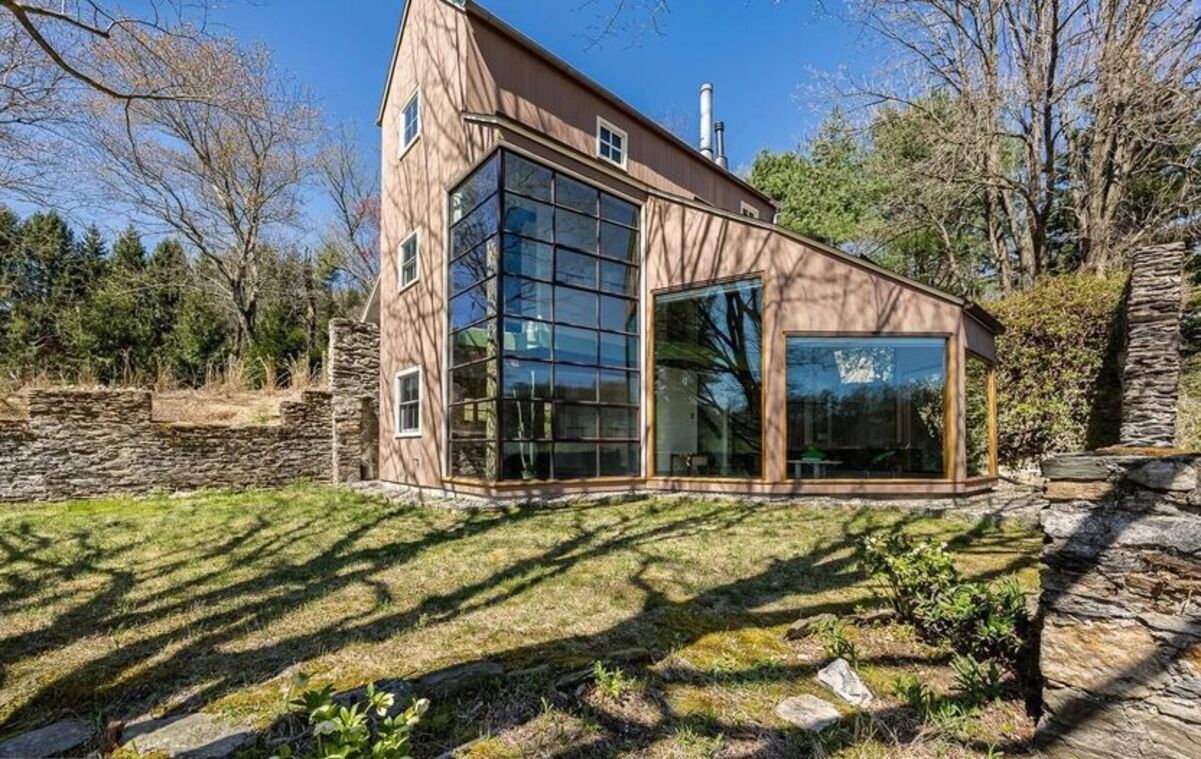 Архітектурний диво - як виглядає будинок, що збудували на залишках згорілого сараю - Нерухомість Архітектурний диво - як виглядає будинок, що збудували на залишках згорілого сараю - Нерухомість