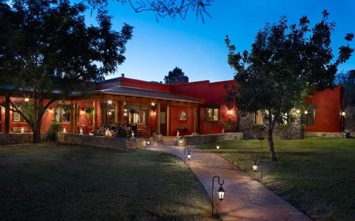 Життя в пустелі: на ринку Аризони з'явився особливий будинок з доступом до нацпарку Життя в пустелі: на ринку Аризони з'явився особливий будинок з доступом до нацпарку