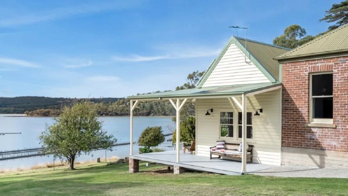 Дом продают с целым островом Дом продают с целым островом