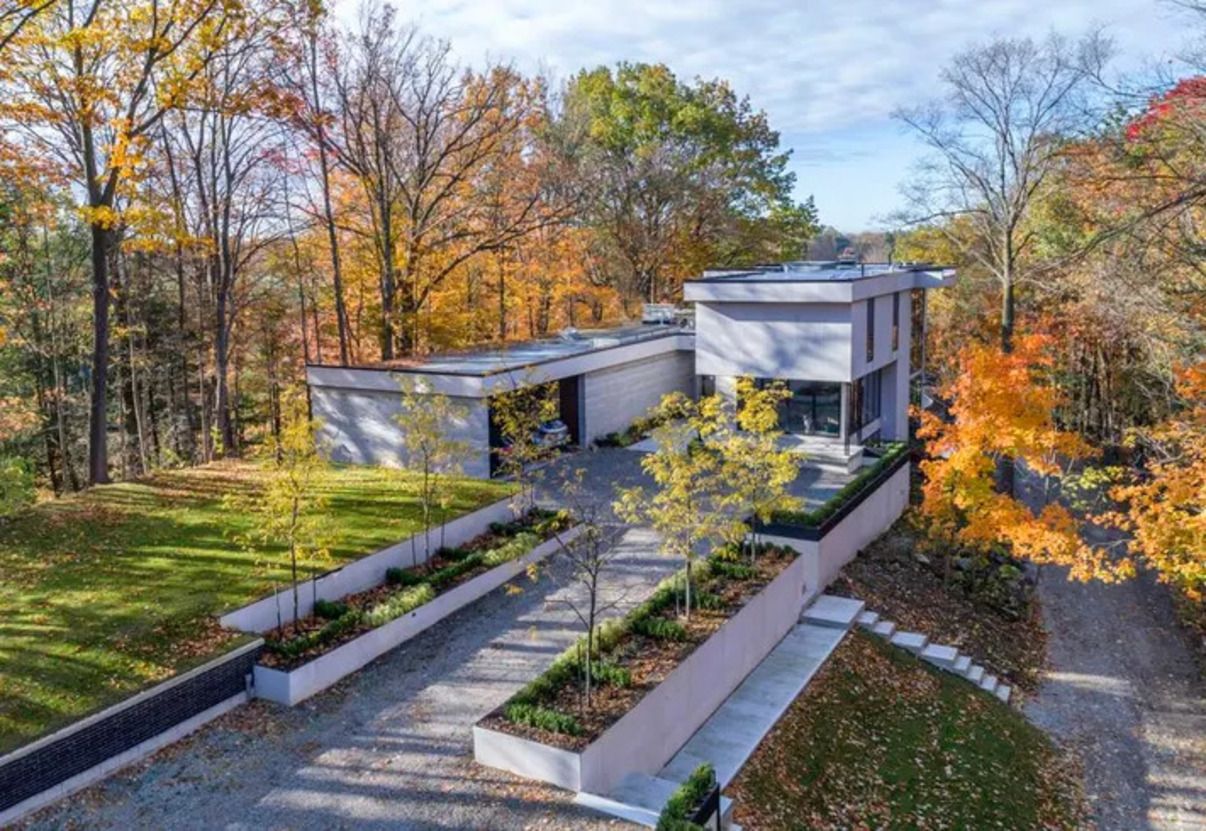 Будинок серед лісу - біля Торонто продають розкішне та затишне житло - Нерухомість Будинок серед лісу - біля Торонто продають розкішне та затишне житло - Нерухомість