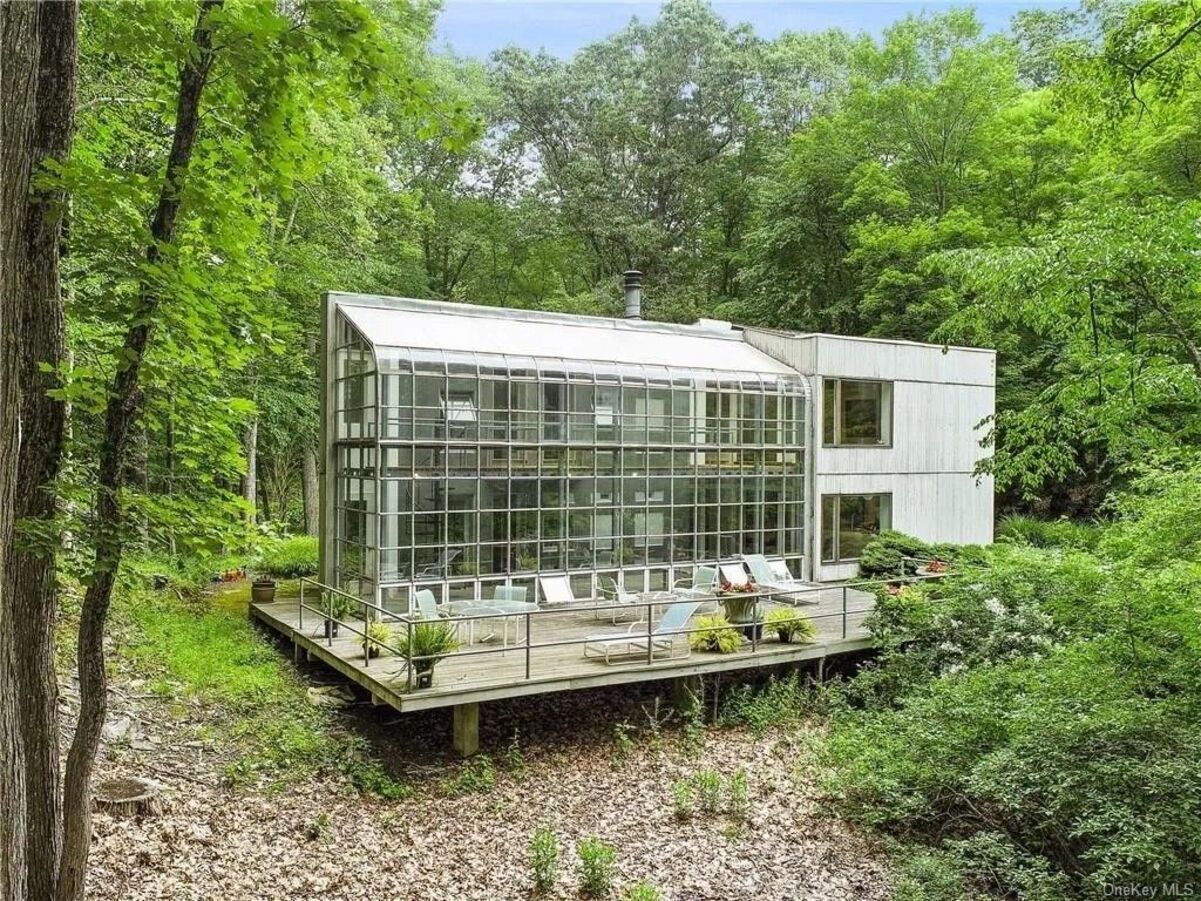 Стеклянная стена в доме - уникальное жилье продают в штате Нью-Йорк - Недвижимость Стеклянная стена в доме - уникальное жилье продают в штате Нью-Йорк - Недвижимость