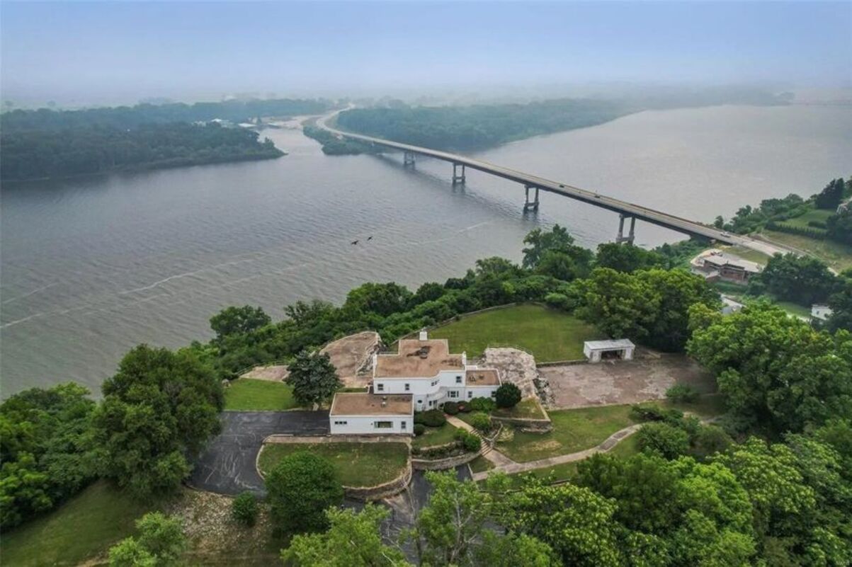 Пейзаж на Миссисипи - продают дом в уникальном месте - Недвижимость Пейзаж на Миссисипи - продают дом в уникальном месте - Недвижимость