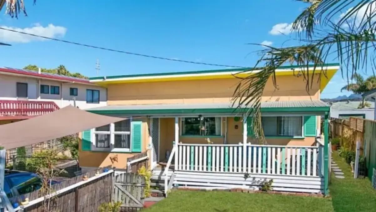 Хатинка біля моря - продають старовинне житло в дуже гарному місці - Нерухомість Хатинка біля моря - продають старовинне житло в дуже гарному місці - Нерухомість