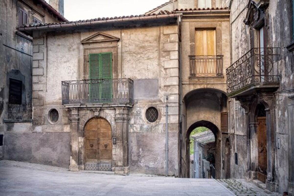 Будинки за 1 євро в Італії - де їх придбати та чому така ціна  - Нерухомість