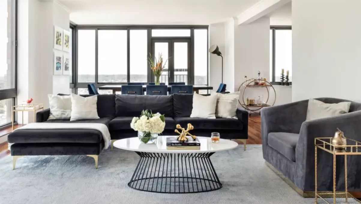 Ідеї вітальні з чорним диваном - 5 найкращих дизайнів - Нерухомість
