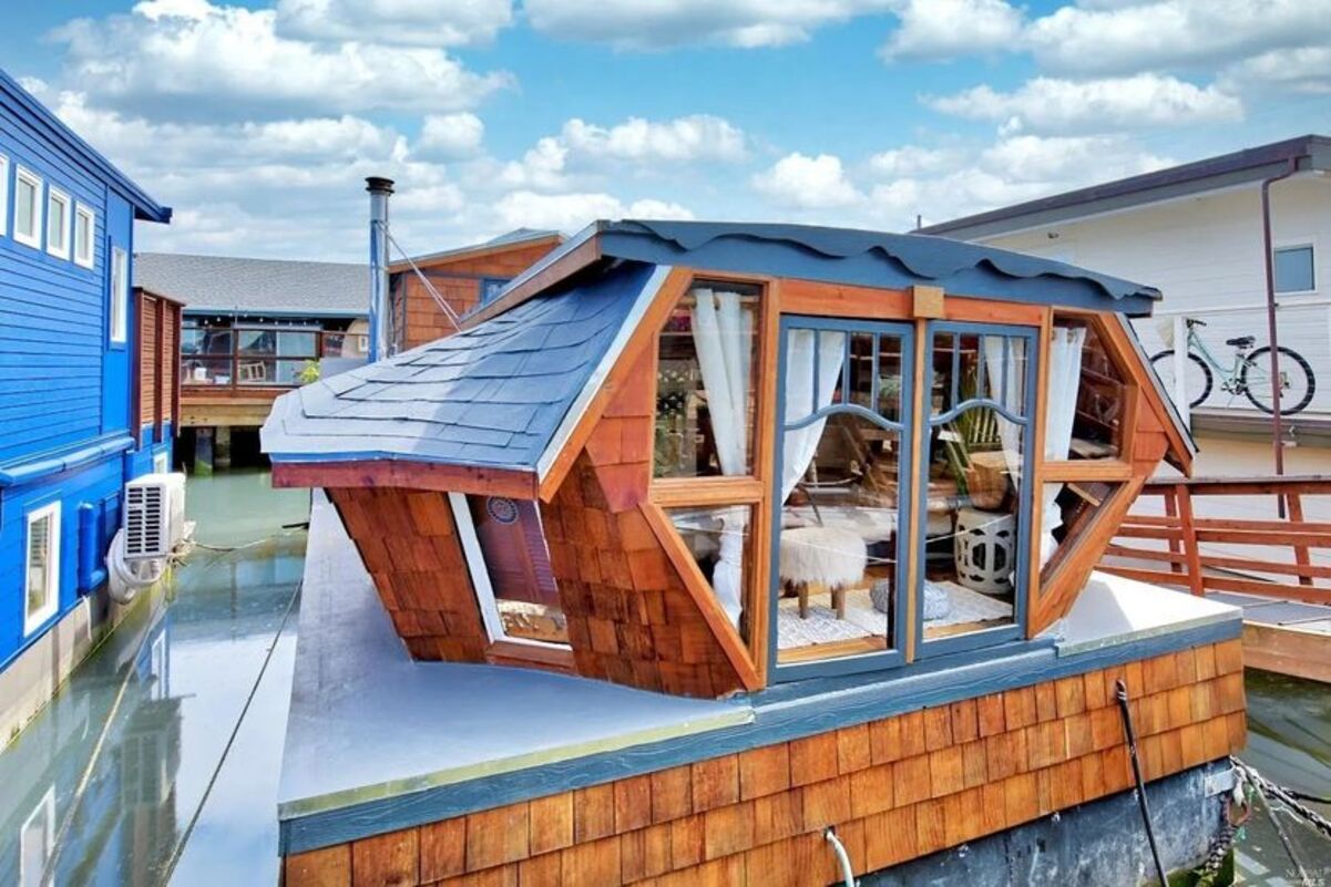 Очень странный снаружи, но уютный внутри – посмотрите на этот плавучий домик – Недвижимость Очень странный снаружи, но уютный внутри – посмотрите на этот плавучий домик – Недвижимость