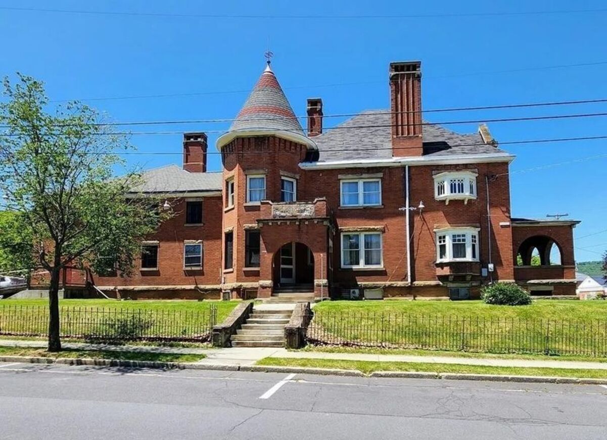 Дом с тюрьмой - в Пенсильвании продают жуткую собственность - Недвижимость