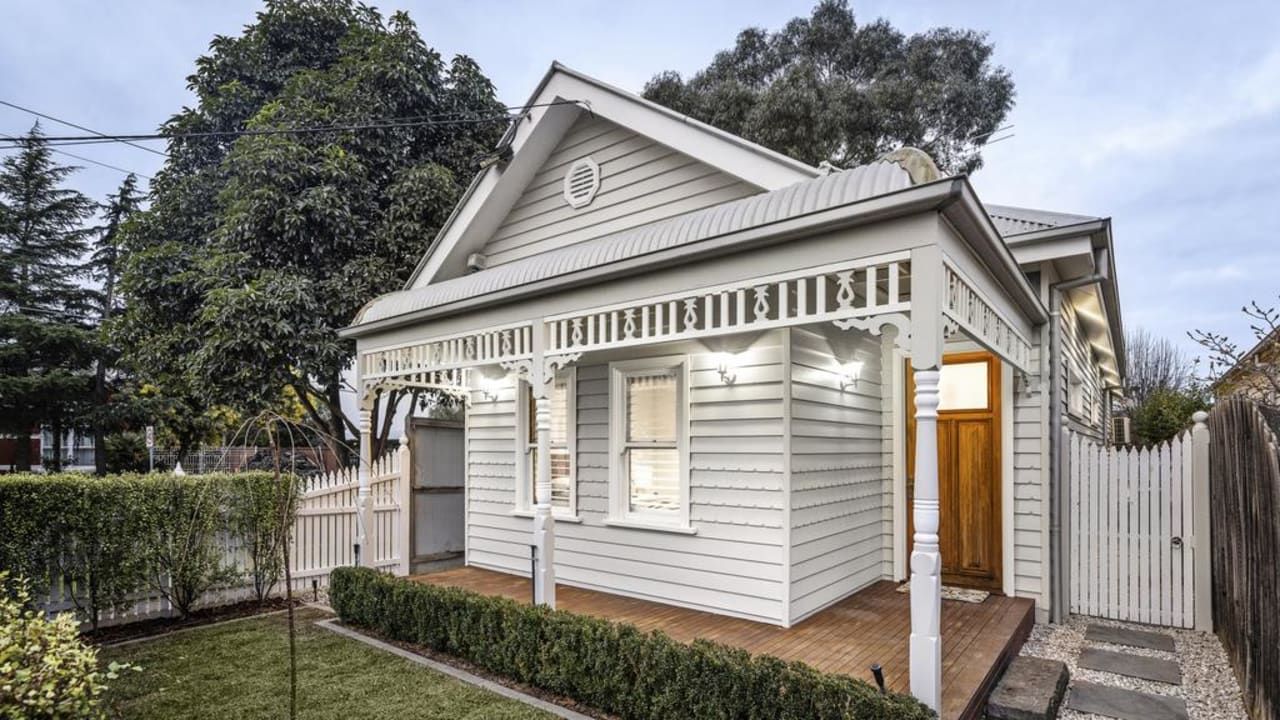 Будинок з прихованим заднім двориком, який просто вражає - Нерухомість Будинок з прихованим заднім двориком, який просто вражає - Нерухомість