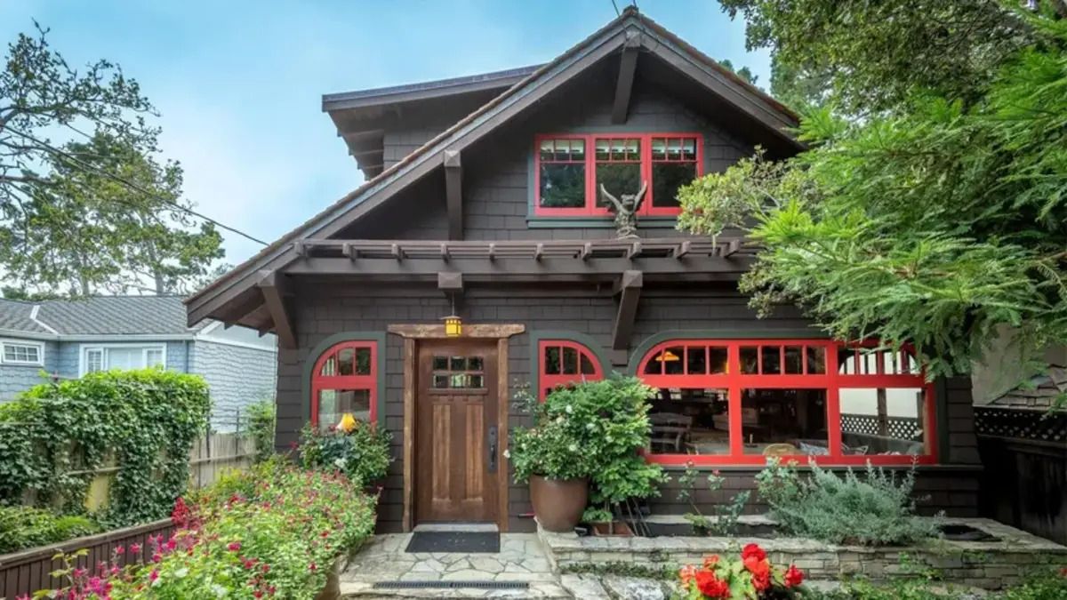 Эффектный и уютный дом – в Калифорнии продают волшебное жилье в прибрежном городе – Недвижимость