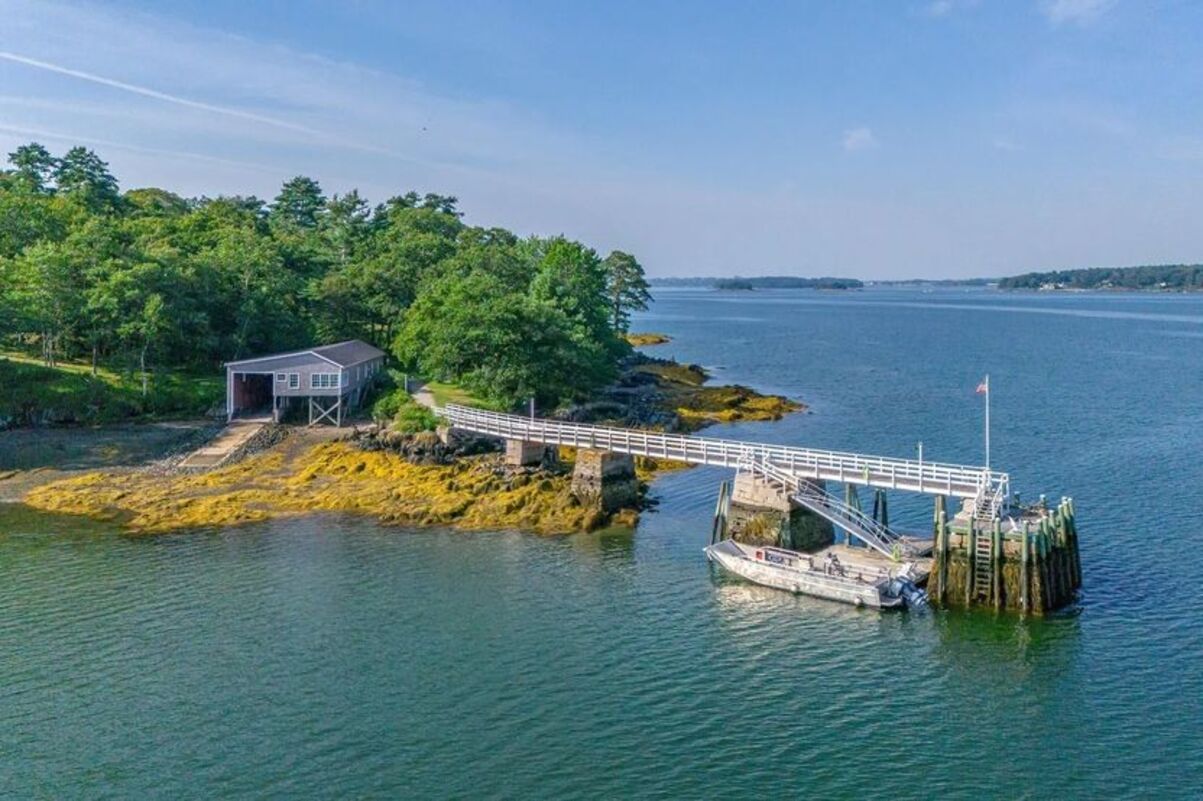 Особняк на приватному острові - на ринку з'явилася унікальна власність - Нерухомість Особняк на приватному острові - на ринку з'явилася унікальна власність - Нерухомість