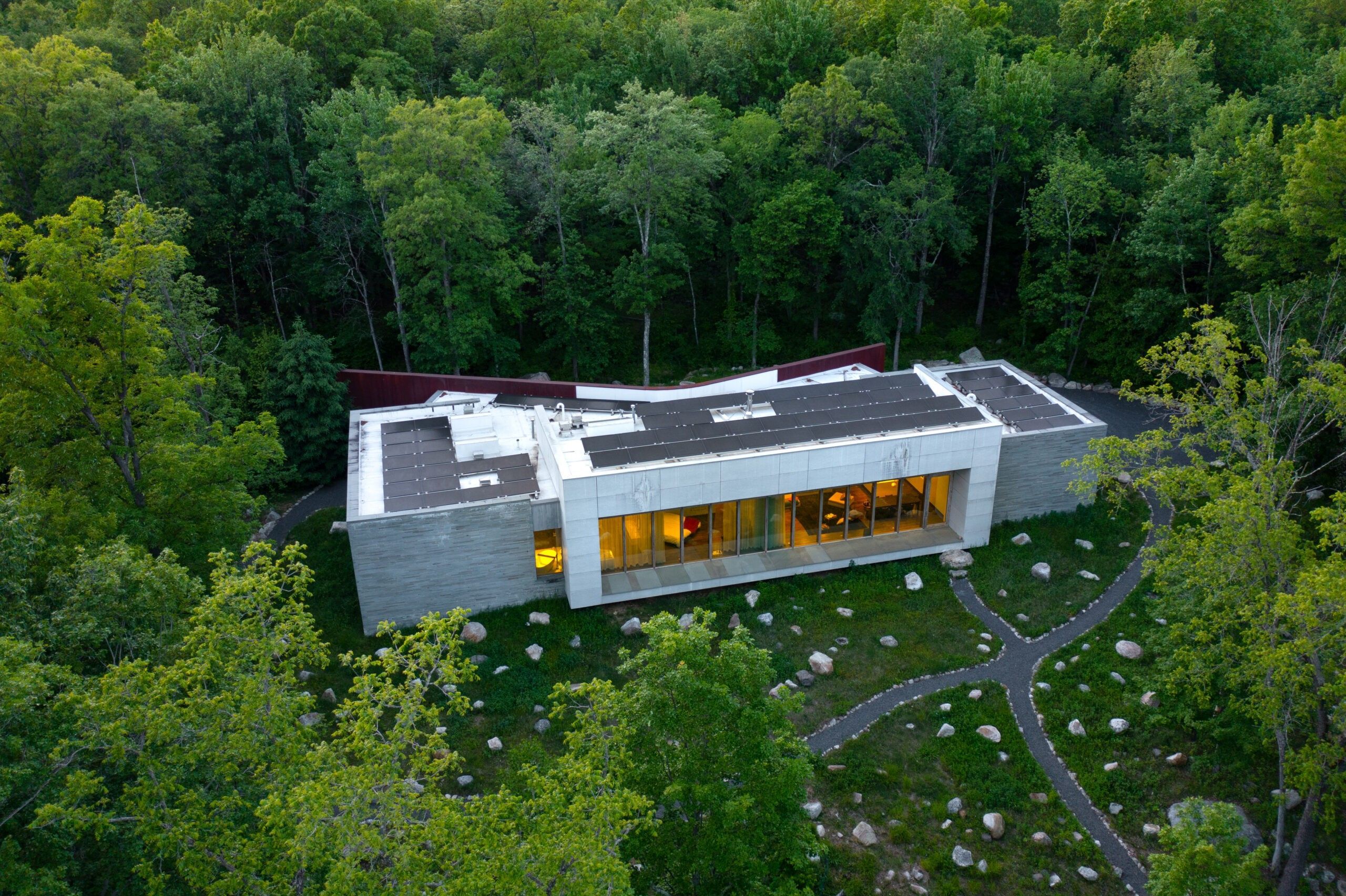 Современный дом в лесу - жилье, объединившее два лучших преимущества - Недвижимость Современный дом в лесу - жилье, объединившее два лучших преимущества - Недвижимость