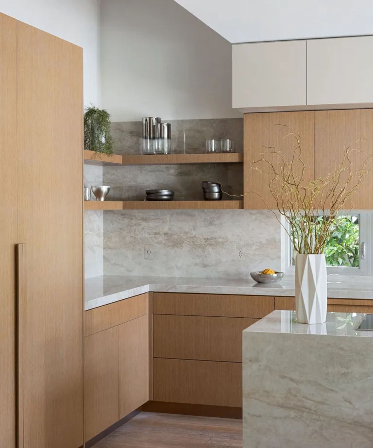 Порядок на кухне – как правильно организовать открытые кухонные стеллажи – Недвижимость Порядок на кухне – как правильно организовать открытые кухонные стеллажи – Недвижимость