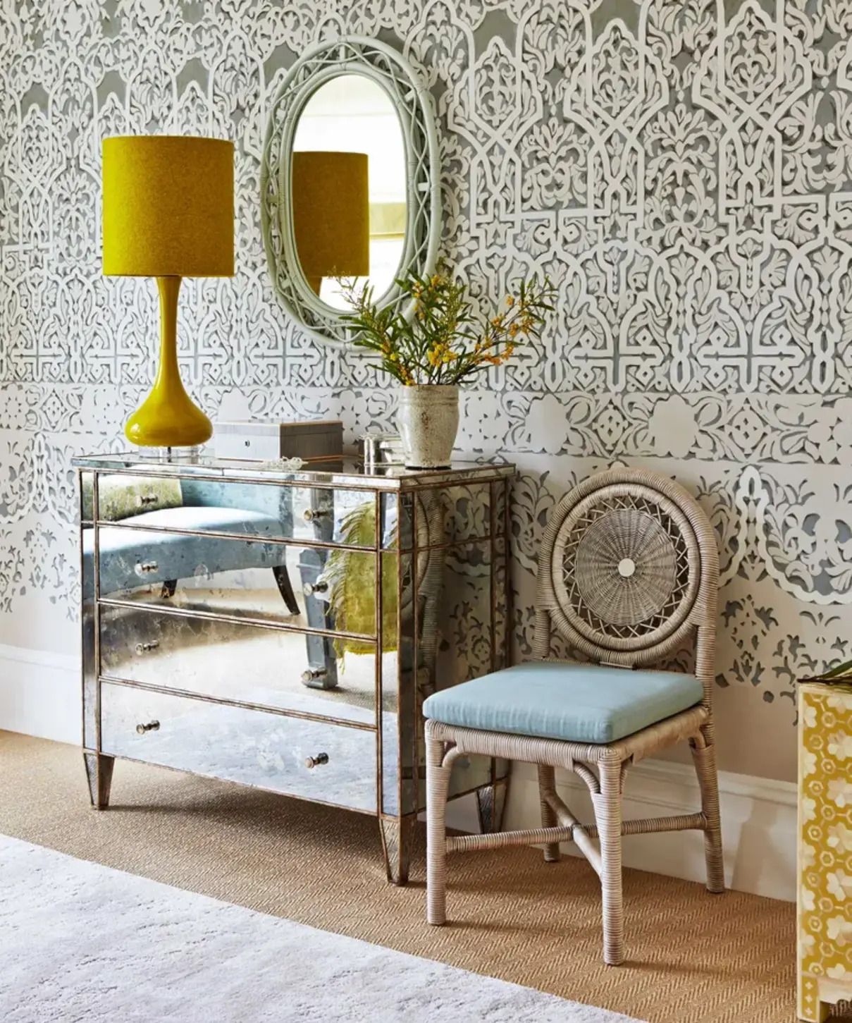 Зеркало в маленькой спальне - идеи, где его лучше всего поставить или повесить - Недвижимость Зеркало в маленькой спальне - идеи, где его лучше всего поставить или повесить - Недвижимость