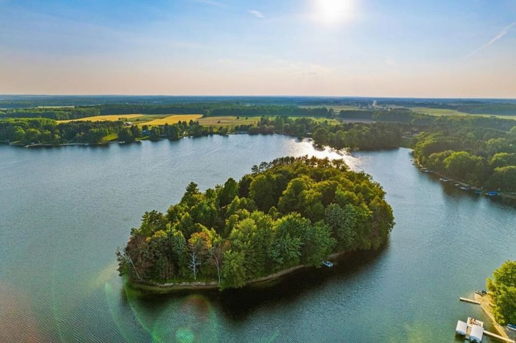 Власний острів з будинками - це найкраще місце для відпочинку - Нерухомість