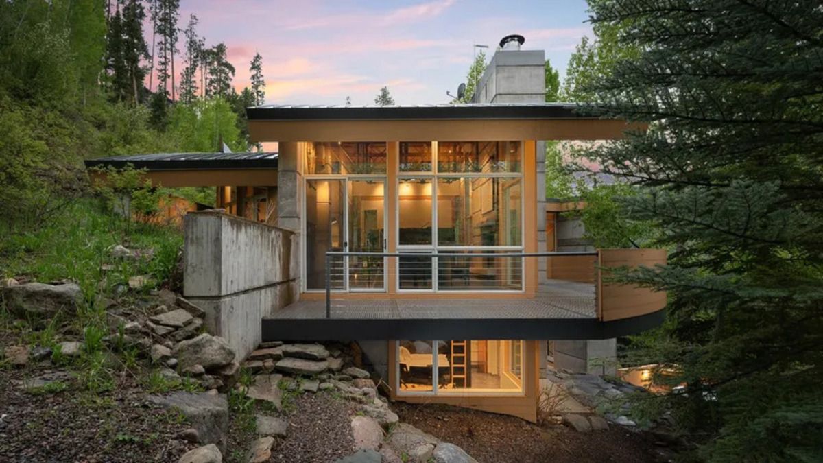 Дом на склоне горы – это настоящая архитектурная жемчужина среди леса – Недвижимость