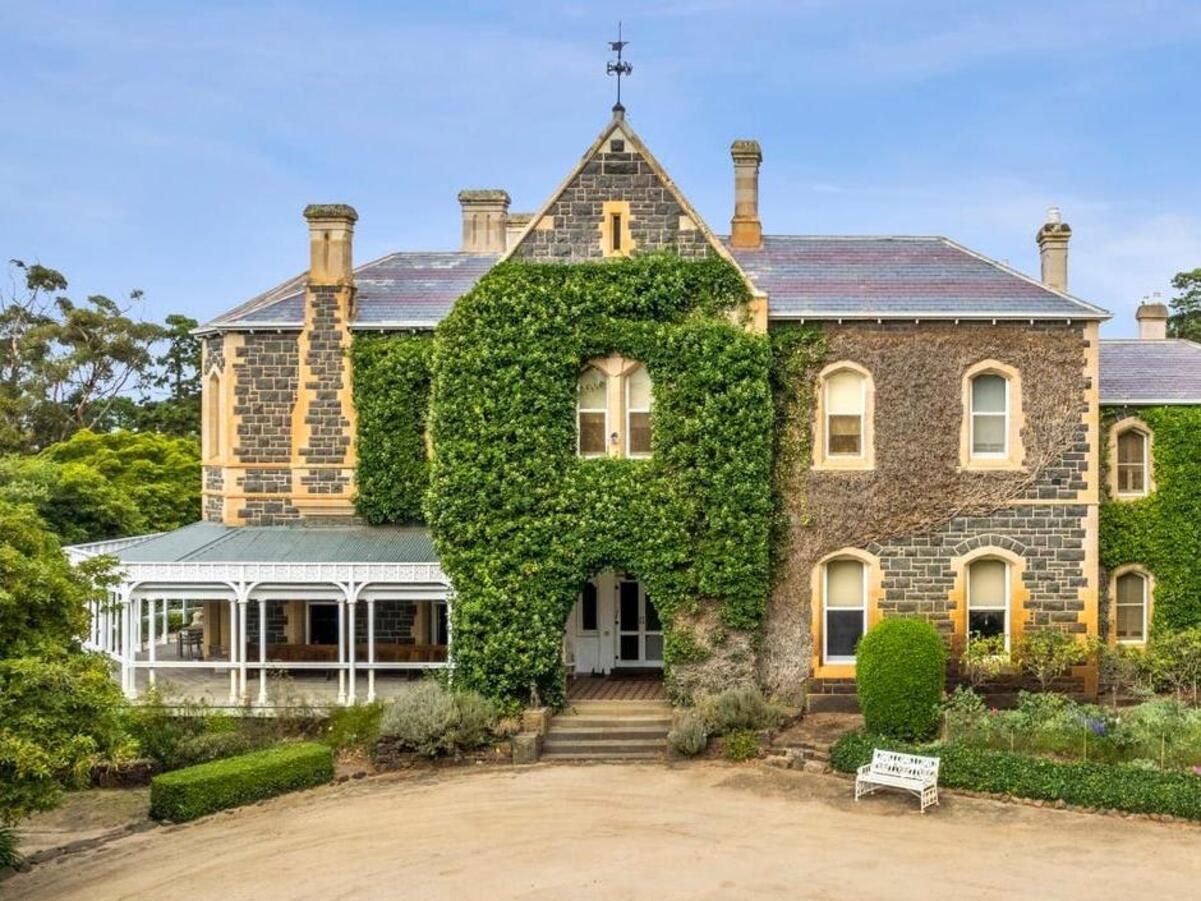 Редкое имение, которое продали первый раз за 90 лет - Недвижимость Редкое имение, которое продали первый раз за 90 лет - Недвижимость