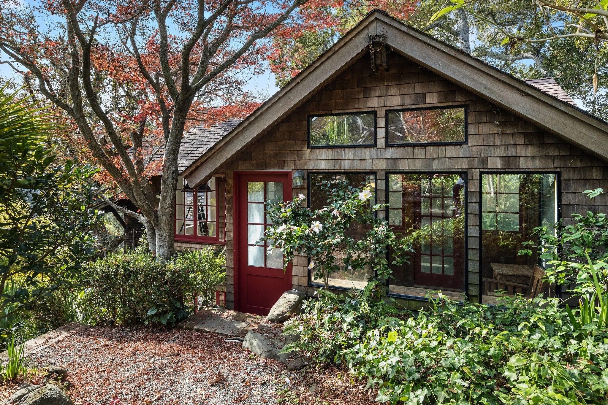 Столітній ремісничий будинок - це спражня архітектурна перлина - Нерухомість Столітній ремісничий будинок - це спражня архітектурна перлина - Нерухомість