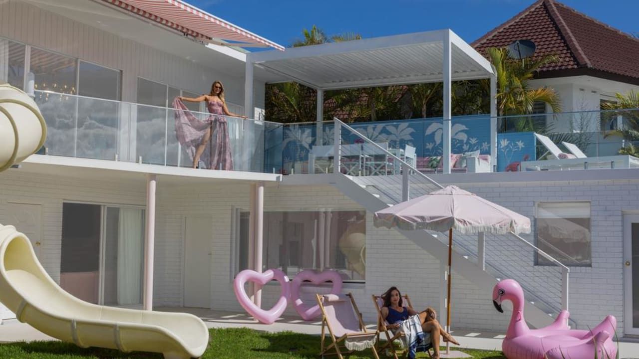 Дуже рожевий особняк - будинок у стилі Барбі продають на березі океану - Нерухомість